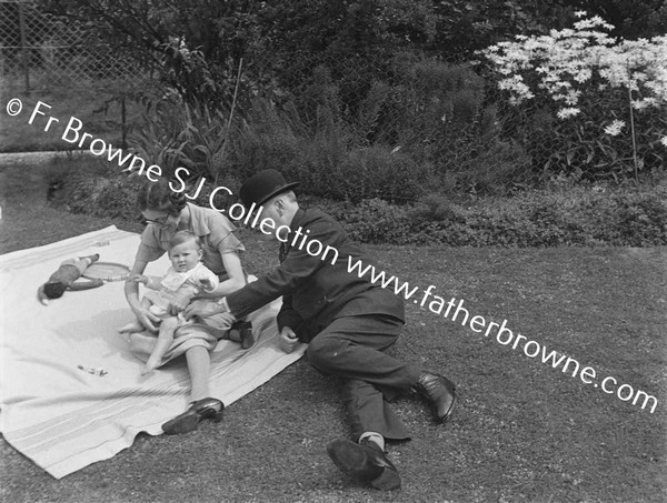 NORA (SULLIVAN) AMBROSE AND DOCTOR AMBROSE WITH CHILDREN AT 'KINLOCH